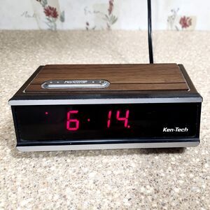 Ken-Tech Model NO. T-2096 Vintage Digital Alarm Clock Faux Wood Grain Works Ken